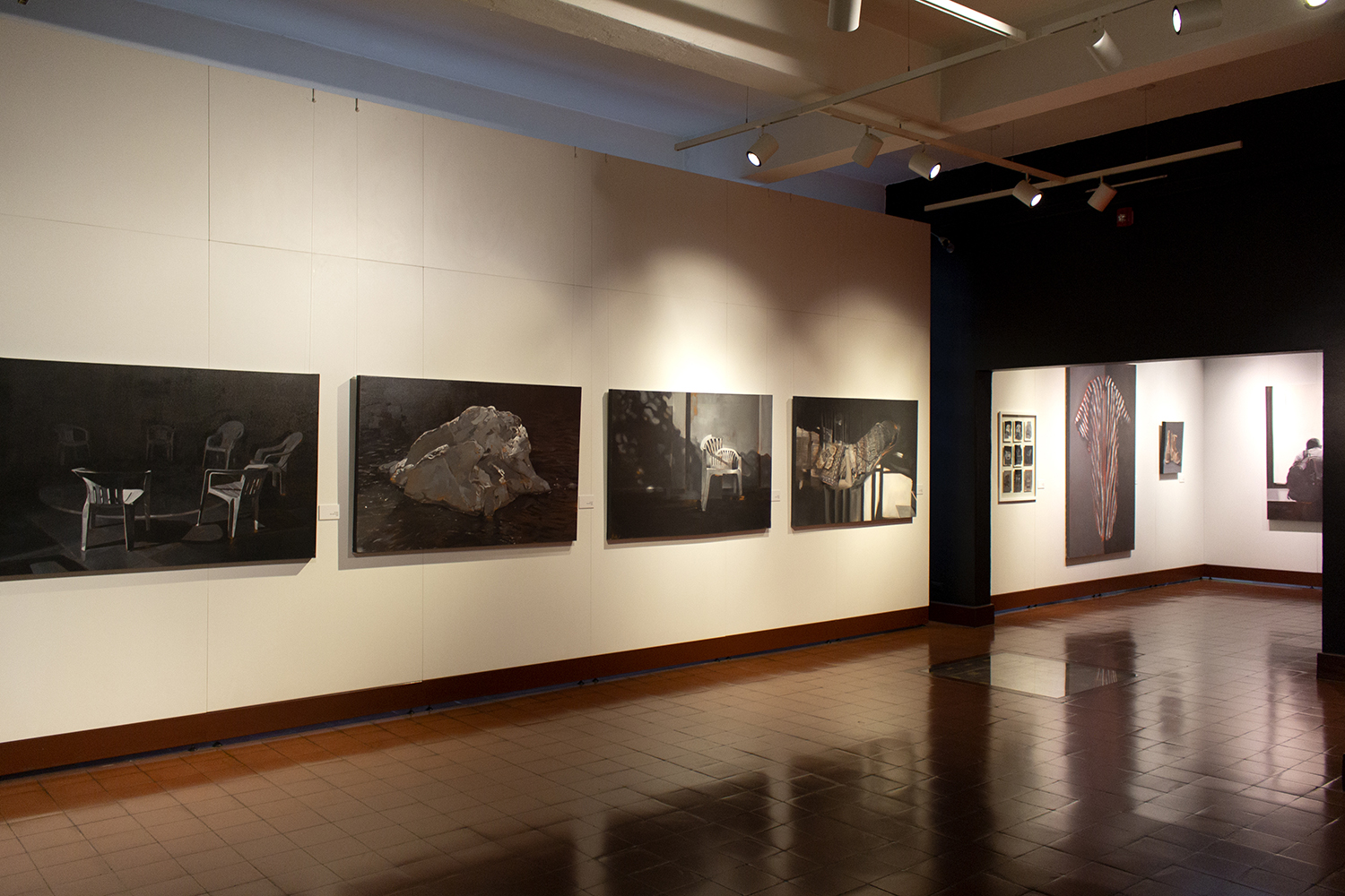 Fotografía de sala exposición No mires al sol directamente