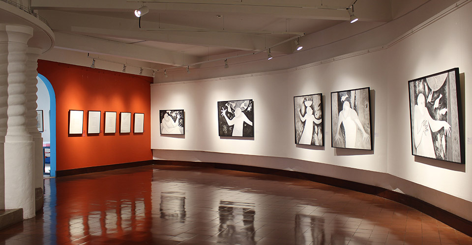 Exposición Variaciones Lineales de la artista Lola Fernández.